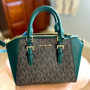 NEW Michael Kors Ciara Medium Messenger in signature racing green